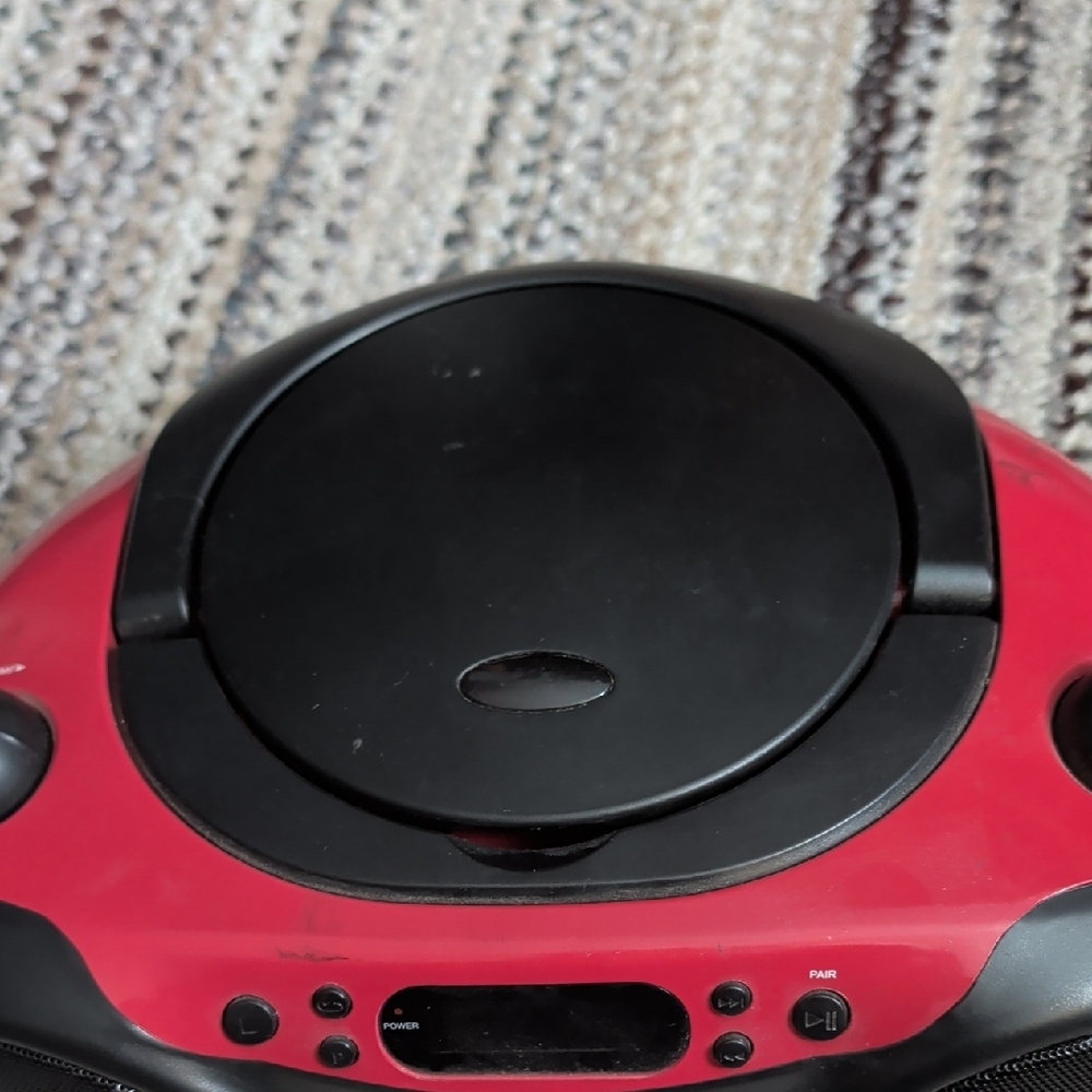 Portable Red and Black CD Player - Picture 3 of 5